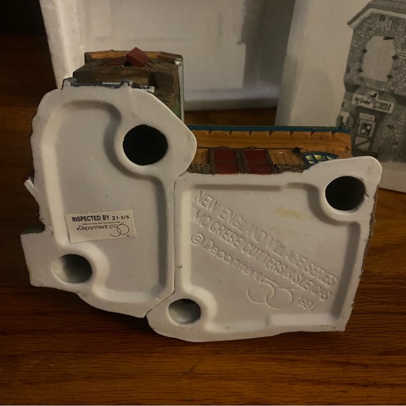 Dept 56 McGrebe Cutters & Sleighs - Picture 2 of 2